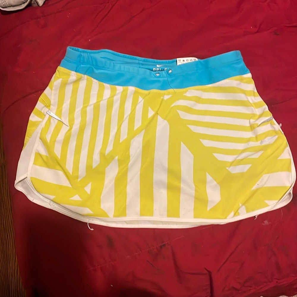 Women’s small Nike skort